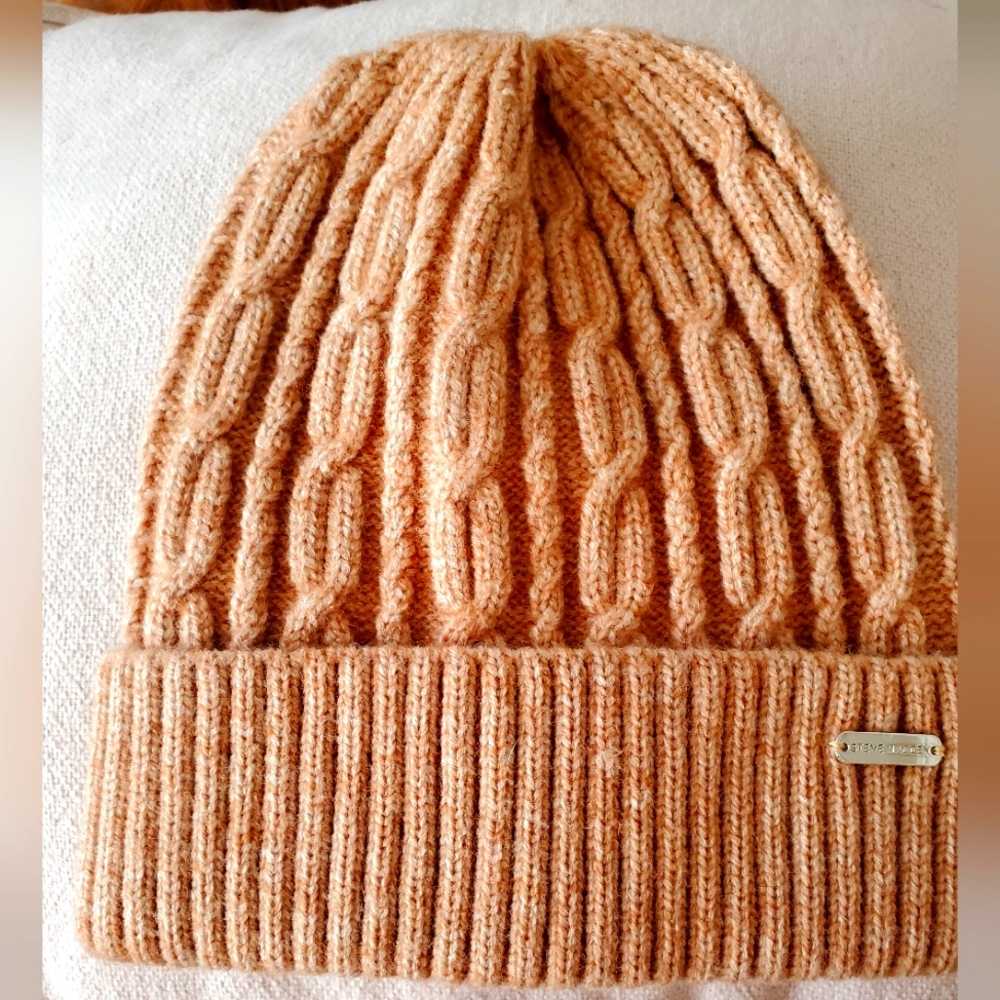 Steve Madden camel knit hat